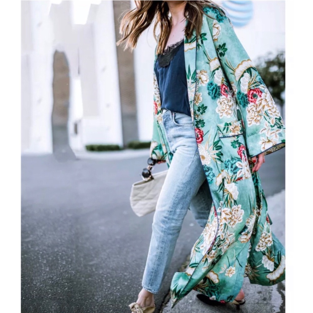5 ⭐️ Rated Satin Kimono Cardigan Duster NWT Floral - Picture 3 of 9